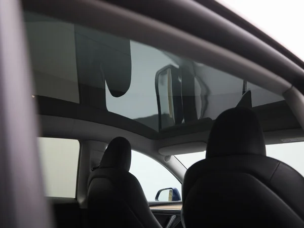 Tesla Model Y (2023) — foto 31 van 43