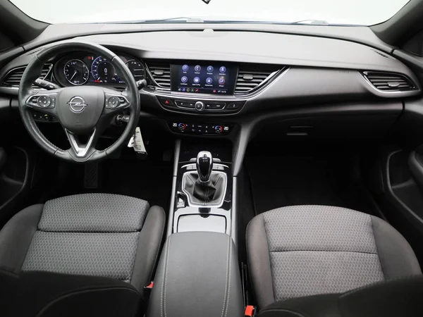Opel Insignia (2022) — foto 2 van 37