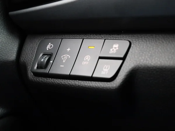 Kia Rio (2023) — foto 14 van 37
