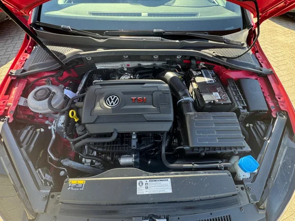 VOLKSWAGEN Golf VII GTI (2019) — foto 15 van 23