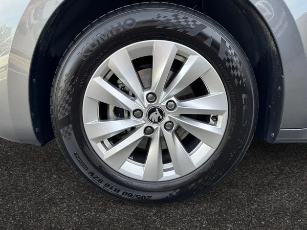 SKODA Octavia Combi (2025) — foto 18 van 22
