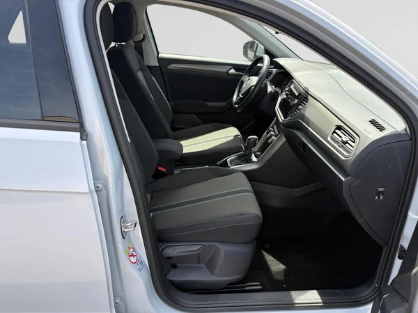VOLKSWAGEN T-Roc (2021) — foto 13 van 21