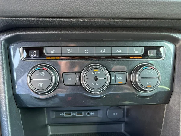 VOLKSWAGEN Tiguan (2018) — foto 8 van 20