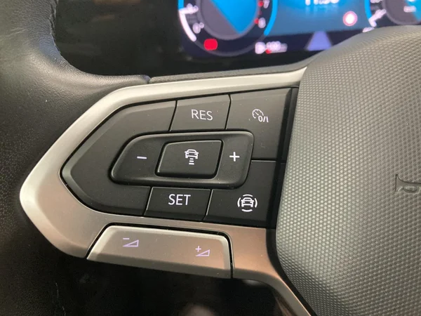 VOLKSWAGEN Golf VIII SW (2024) — foto 3 van 34