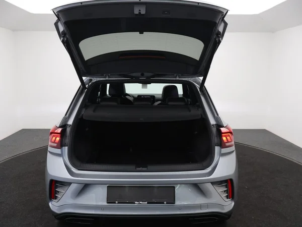 VOLKSWAGEN T-Roc (2023) — foto 13 van 24