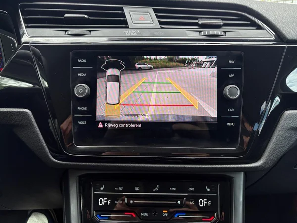 VOLKSWAGEN Touran (2025) — foto 5 van 24