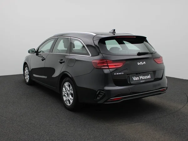 Kia cee'd (2023) — foto 12 van 41