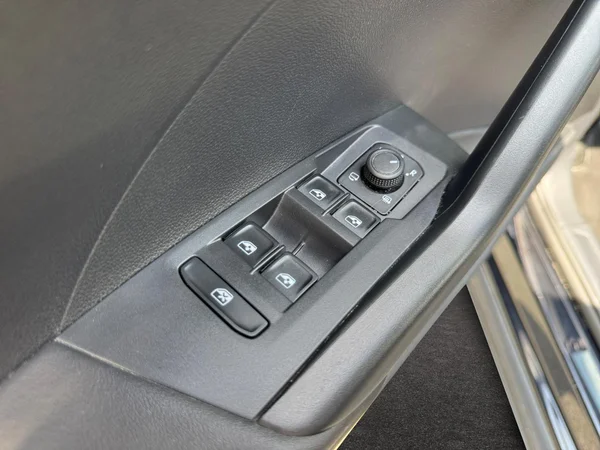 VOLKSWAGEN T-Cross (2024) — foto 16 van 16