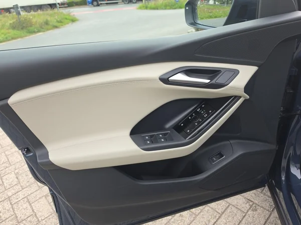 AUDI Q6 e-tron (2026) — foto 7 van 24