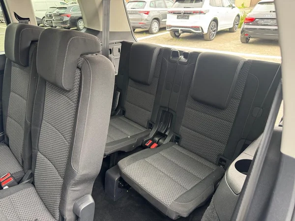 VOLKSWAGEN Touran (2025) — foto 13 van 24