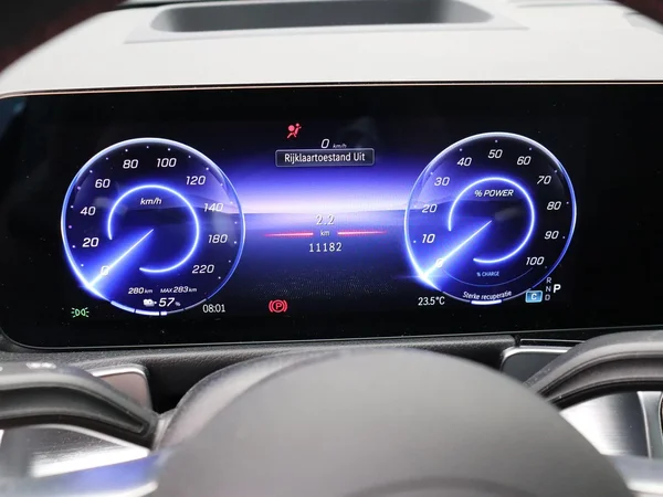Mercedes-Benz EQB (2025) — foto 3 van 27