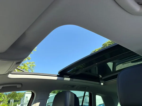 VOLKSWAGEN Tiguan (2018) — foto 9 van 23