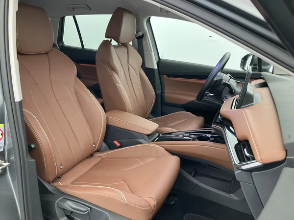SKODA Enyaq (2023) — foto 15 van 30