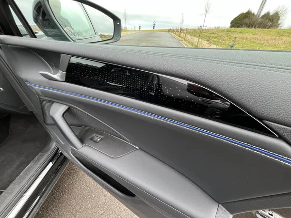 VOLKSWAGEN Tiguan eHybrid (PHEV) (2025) — foto 8 van 24