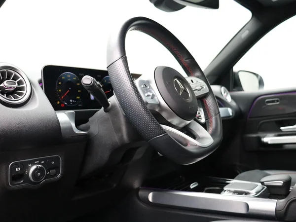 Mercedes-Benz GLB (2021) — foto 4 van 33