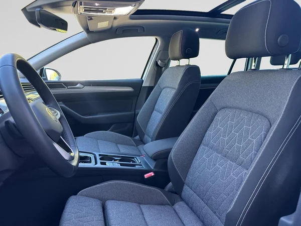 VOLKSWAGEN Passat SW (2024) — foto 11 van 13