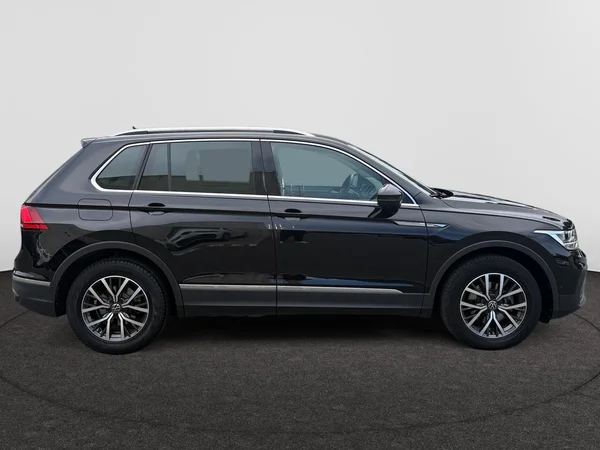 VOLKSWAGEN Tiguan Dsl (2022) — foto 13 van 21