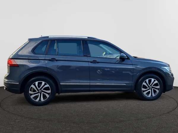 VOLKSWAGEN Tiguan (2022) — foto 21 van 23