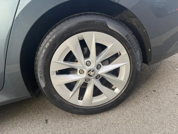 SKODA Octavia Combi (2021) — foto 20 van 21