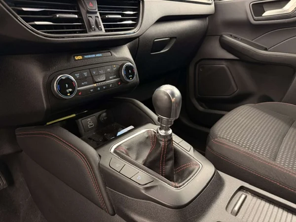 Ford Kuga (2023) — foto 14 van 24