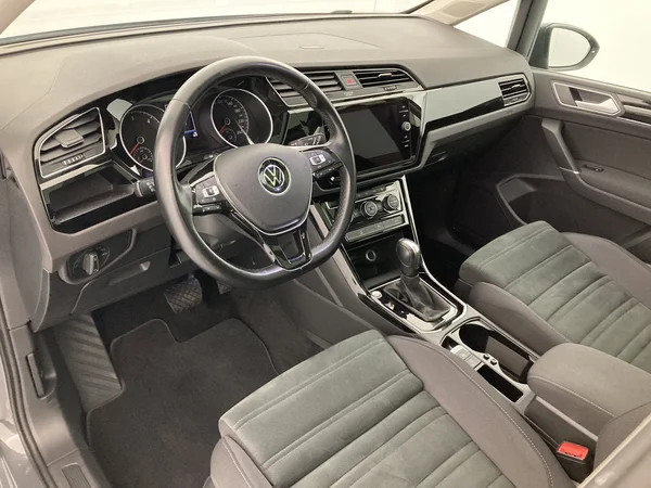VOLKSWAGEN Touran (2020) — foto 7 van 36