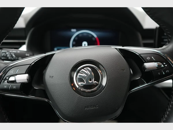 SKODA Kamiq (2023) — foto 16 van 28