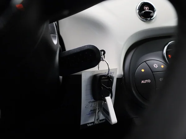 Fiat 500C (2023) — foto 15 van 40