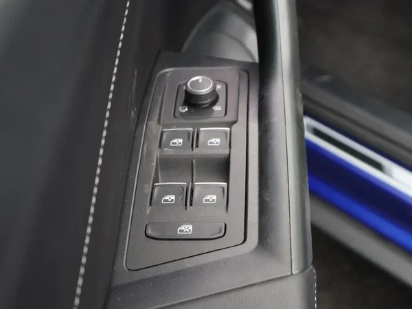 Volkswagen T-Roc (2023) — foto 17 van 26