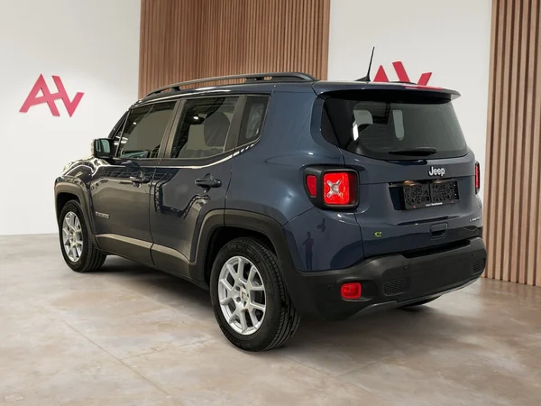Jeep Renegade (2022) — foto 29 van 29