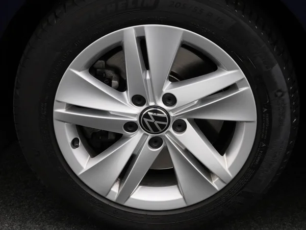 Volkswagen Golf (2021) — foto 7 van 43