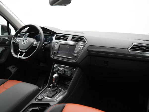 VOLKSWAGEN Tiguan Dsl (2016) — foto 13 van 31