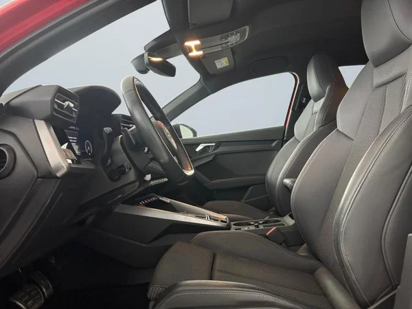 AUDI A3 Sedan (2023) — foto 2 van 30