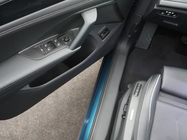 VOLKSWAGEN Tiguan (2026) — foto 6 van 24