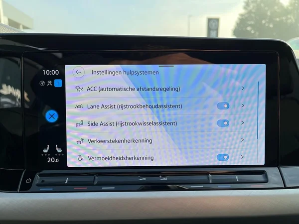 VOLKSWAGEN Golf VIII SW (2024) — foto 8 van 22