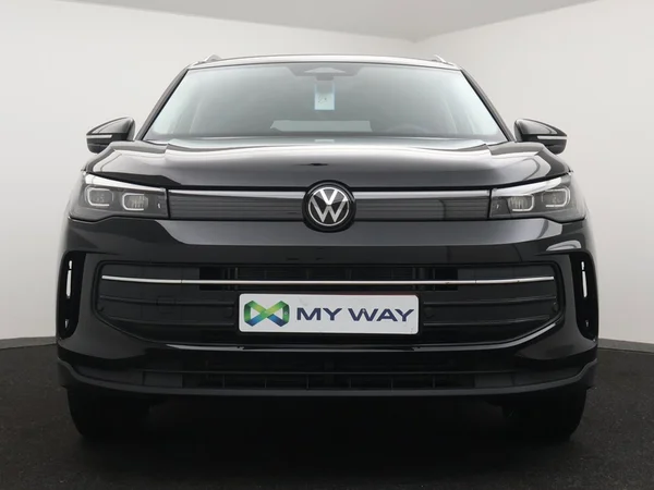 VOLKSWAGEN Tiguan (2025) — foto 14 van 21