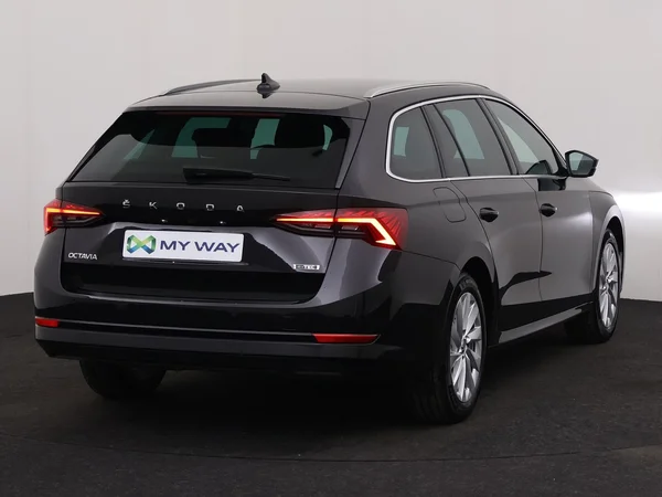 SKODA Octavia Combi (2024) — foto 11 van 18
