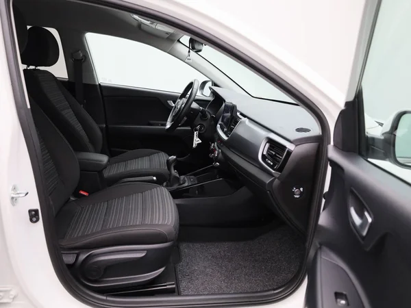 Kia Stonic (2021) — foto 25 van 39
