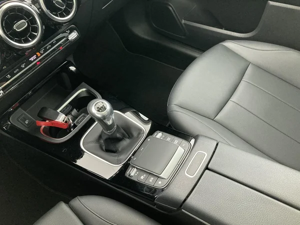 MERCEDES-BENZ B 180 (2022) — foto 15 van 36