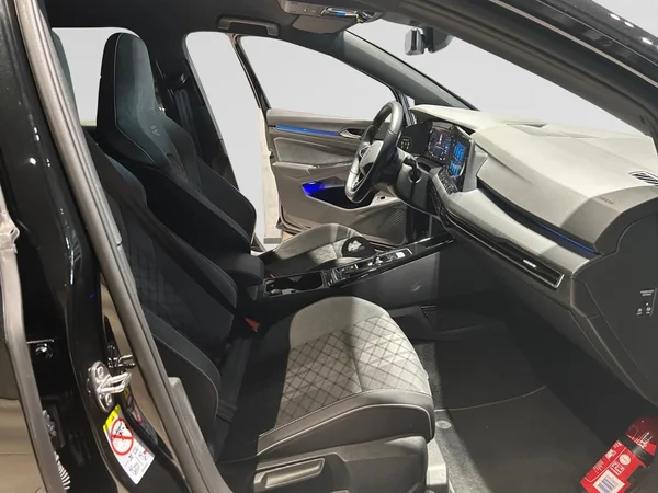 VOLKSWAGEN Golf VIII SW (2024) — foto 3 van 28
