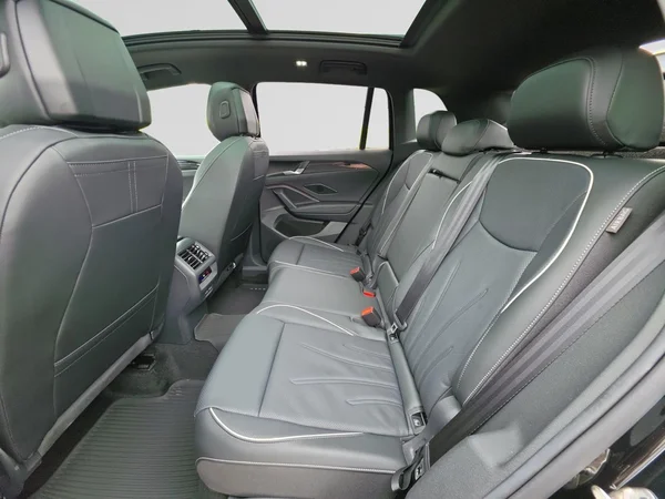 VOLKSWAGEN Tiguan (2026) — foto 10 van 24
