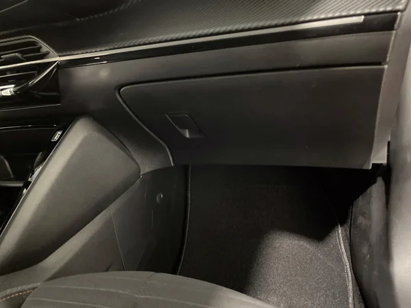 Peugeot E-2008 (2022) — foto 51 van 56