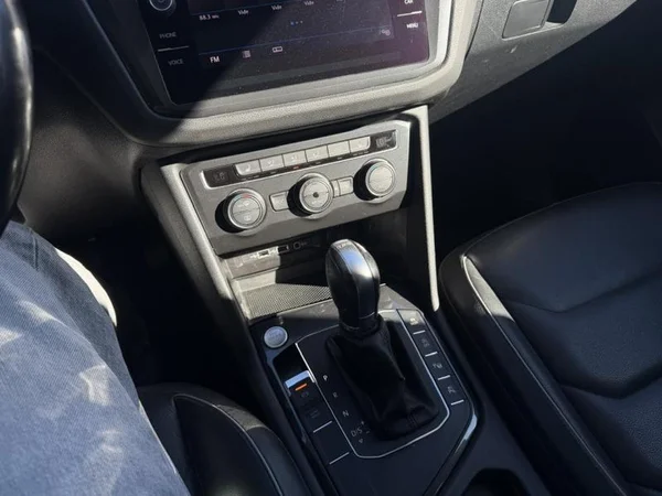 VOLKSWAGEN Tiguan Dsl (2019) — foto 15 van 26