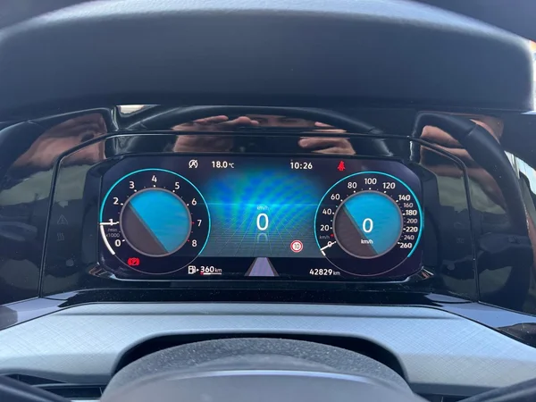 VOLKSWAGEN Golf VIII SW (2023) — foto 6 van 24