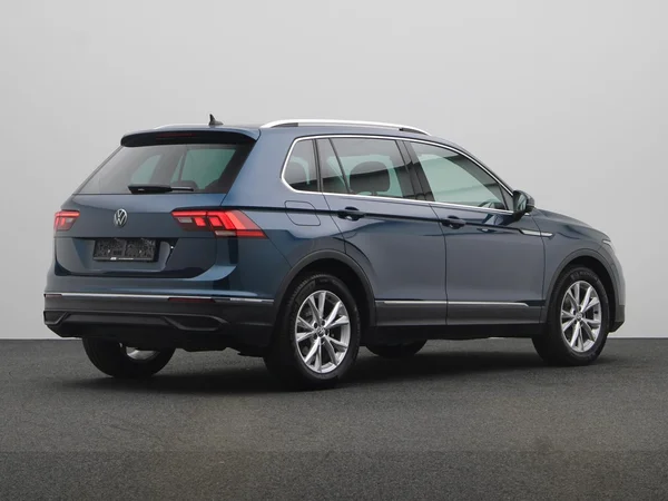 VOLKSWAGEN Tiguan (2021) — foto 12 van 20