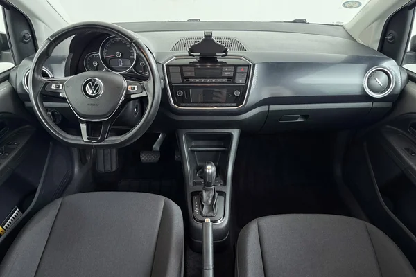 Volkswagen E-Up! (2020) — foto 8 van 28