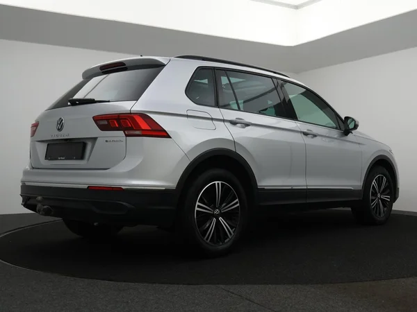 VOLKSWAGEN Tiguan eHybrid (PHEV) (2023) — foto 31 van 33