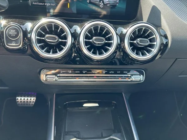 MERCEDES-BENZ GLA (H247) (2022) — foto 15 van 31