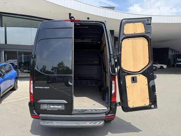 Mercedes-Benz Sprinter (2025) — foto 10 van 16
