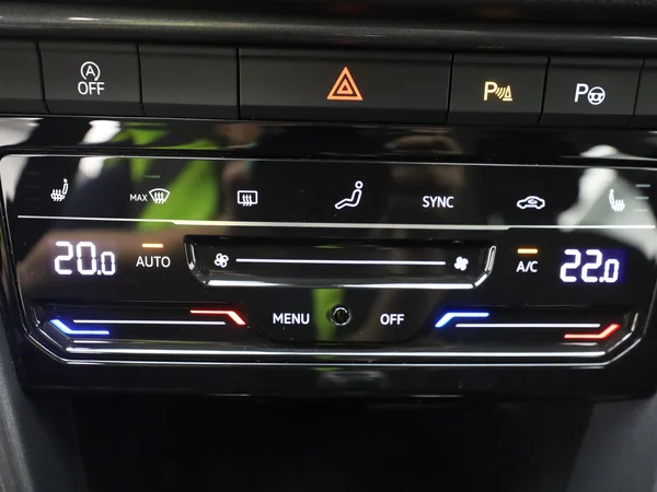 VOLKSWAGEN T-Roc (2024) — foto 8 van 20