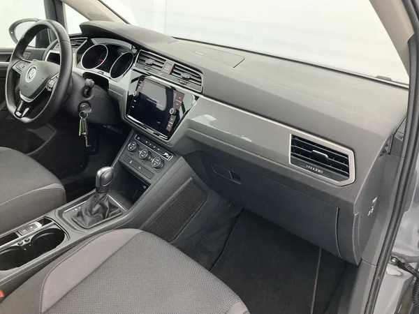 VOLKSWAGEN Touran (2020) — foto 7 van 36